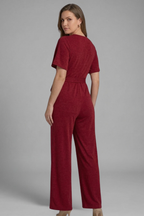 Damesjumpsuit – Dames Jumpsuit met Overslag en Strikceintuur – modelopname | Pancreitis