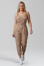Damesjumpsuit – Damesjumpsuit met vierkante halslijn en verstelbare bandjes – zijaanzicht | Pancreitis