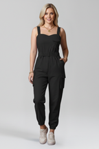 Damesjumpsuit – Damesjumpsuit met vierkante halslijn en verstelbare bandjes – stijlopname | Pancreitis