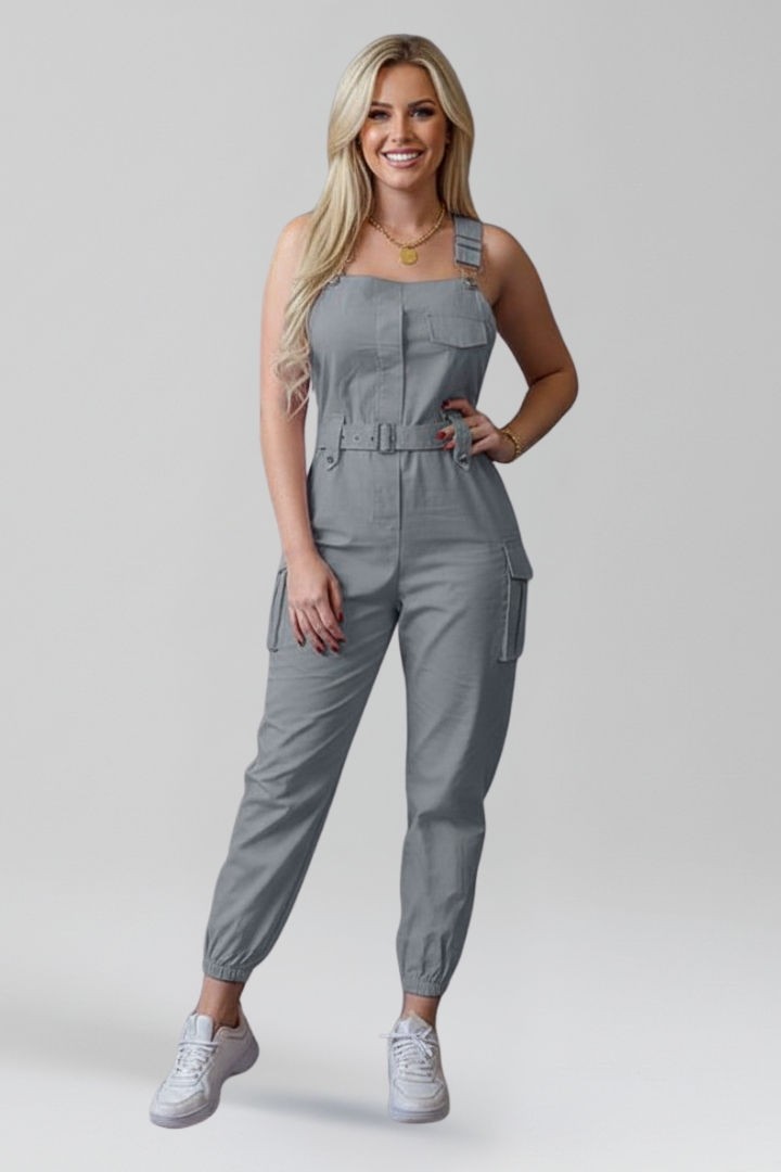 Damesjumpsuit – Damesjumpsuit met vierkante halslijn en verstelbare bandjes – close-up | Pancreitis
