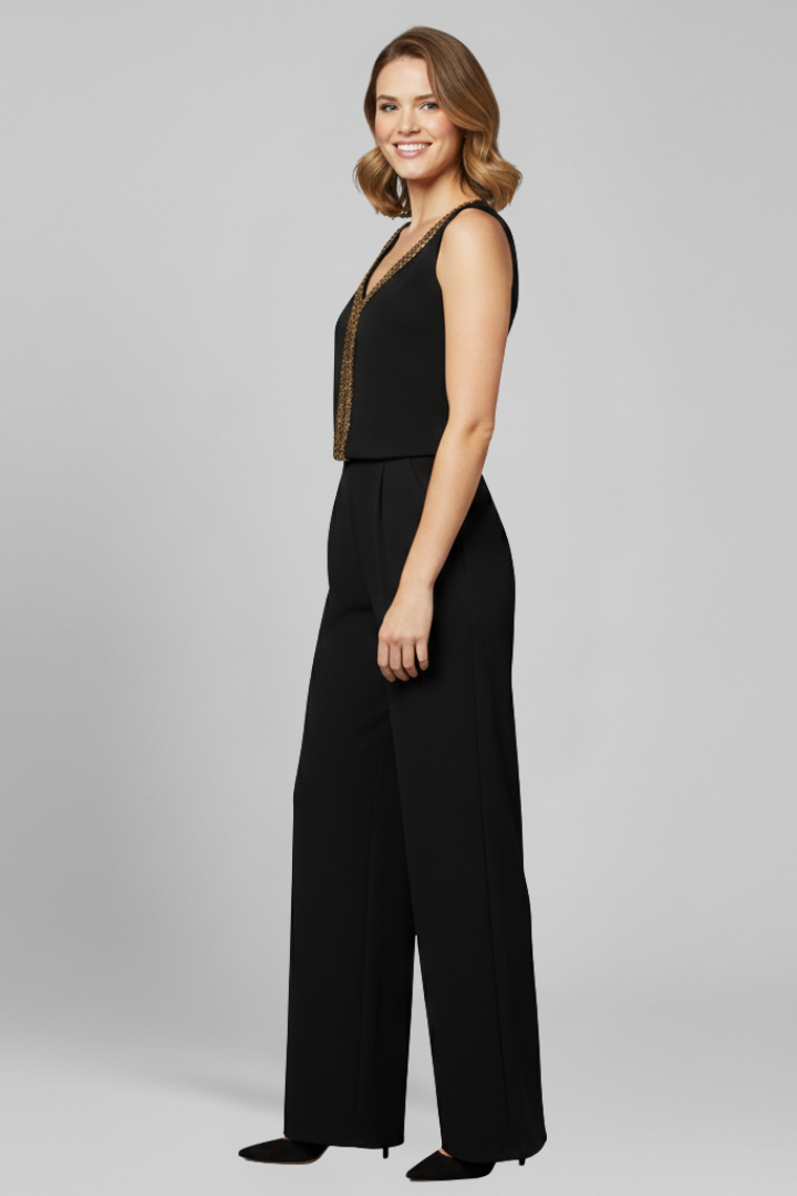 Damesjumpsuit – Dames Jumpsuit met V-hals en Wijde Pijpen – modelopname | Pancreitis
