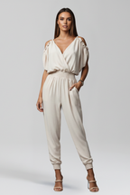 Damesjumpsuit – Damesjumpsuit met overslaghals en elastische taille – zijaanzicht | Pancreitis