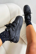 Kristallen Spark Trainers in zwart met chunky zool en glinsterende veters.