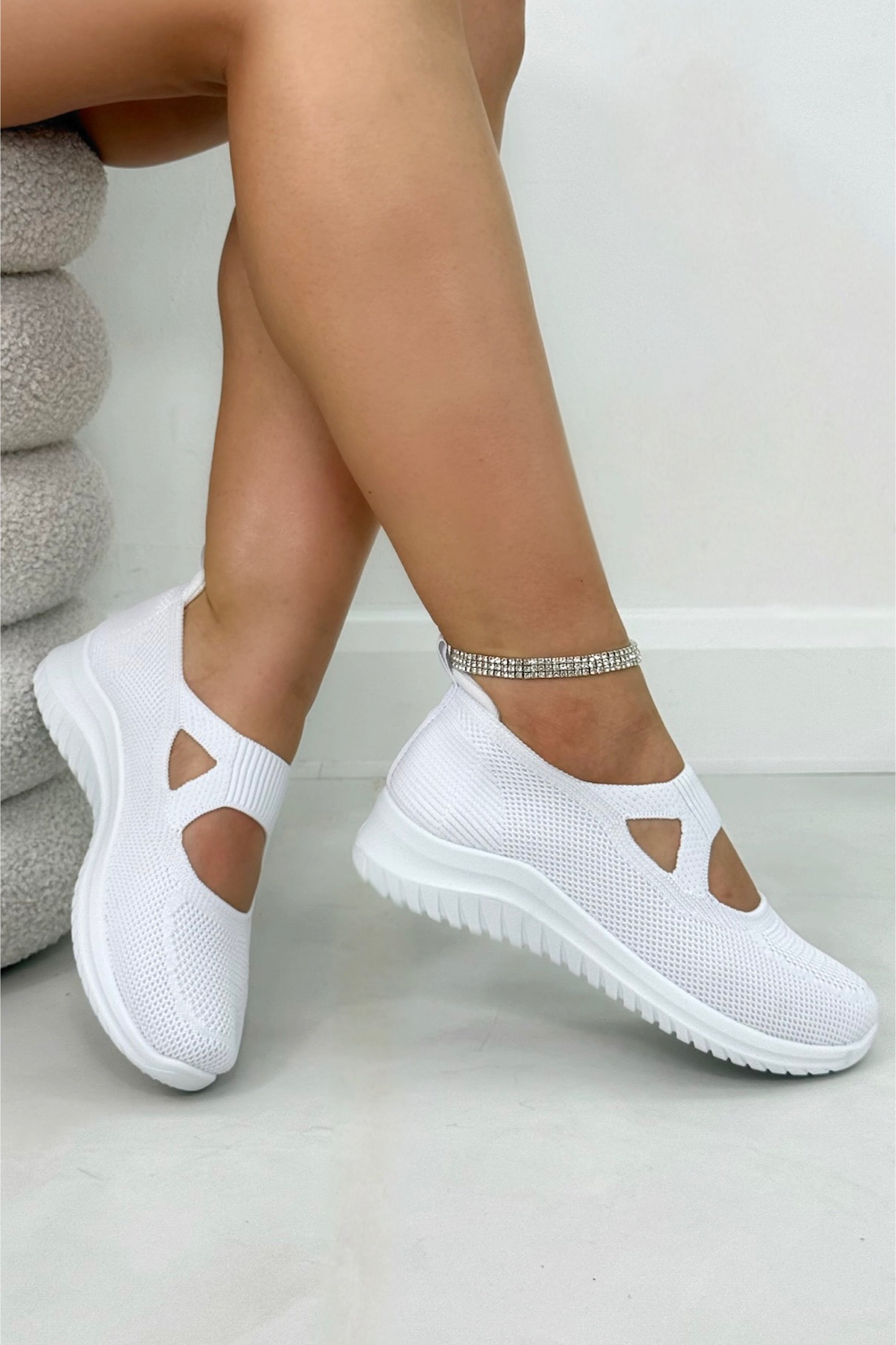 Comfortabele Knit Elastic AirWeave Sneakers in het wit voor dagelijks gebruik.
