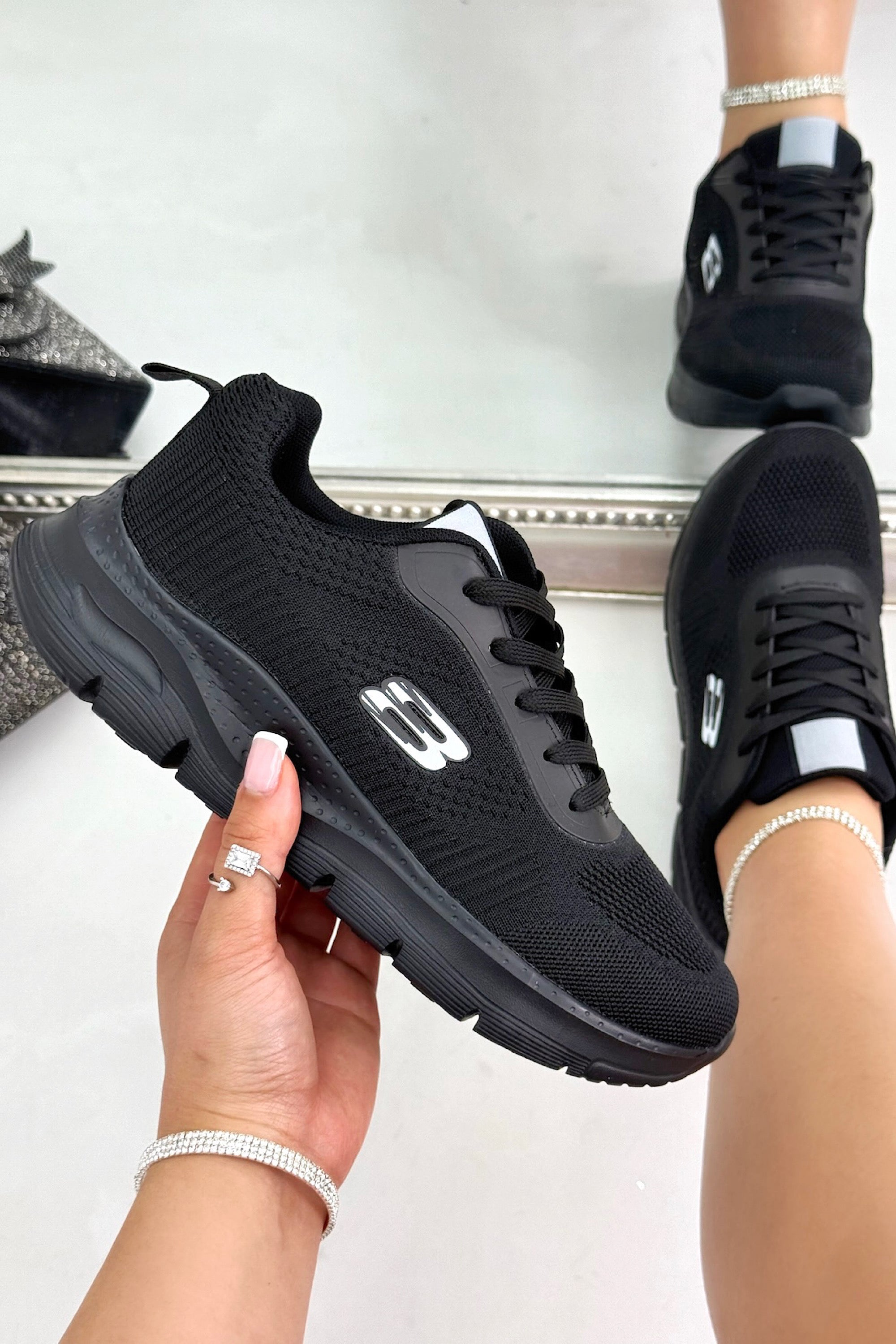 Lichtgewicht veterschoenen in zwart voor dagelijks gebruik. 2