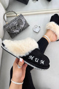 Gepersonaliseerde zwarte slippers met kristal trim voor Moeder.