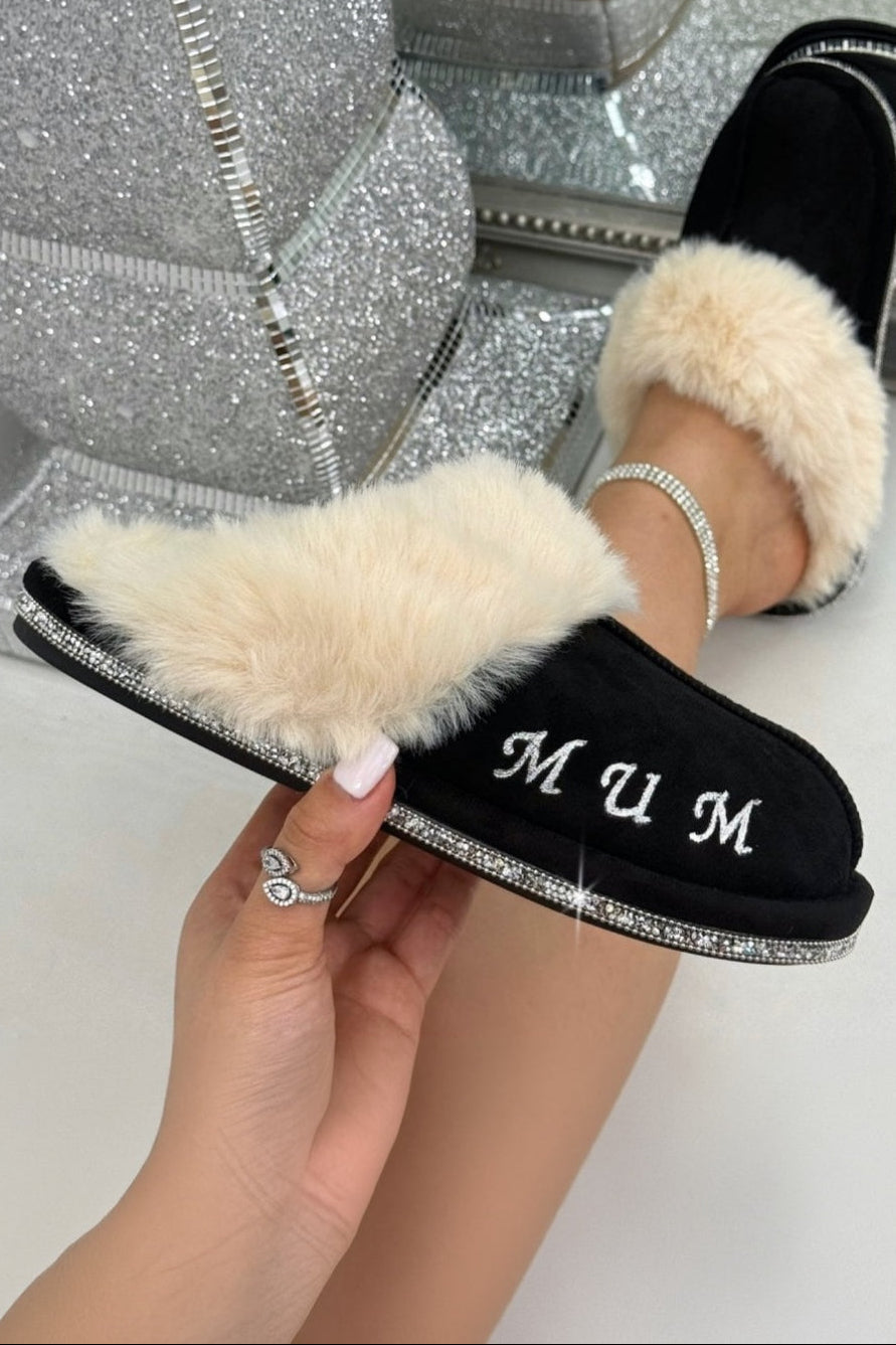 Gepersonaliseerde zwarte slippers met kristal trim voor Moeder. 2