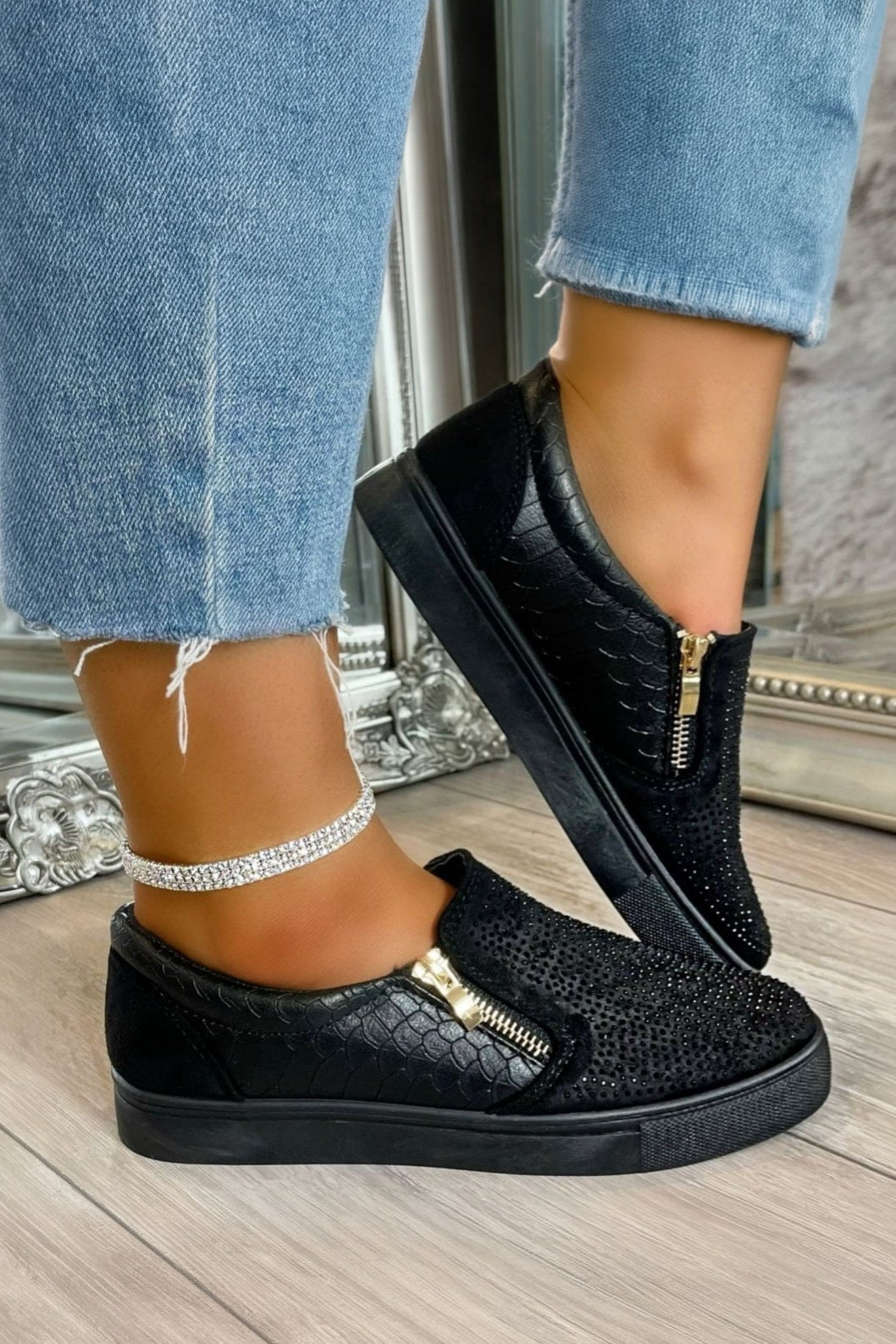 Kristal Suede Rits Pumps Zwarte Trainers met glanzende details 2