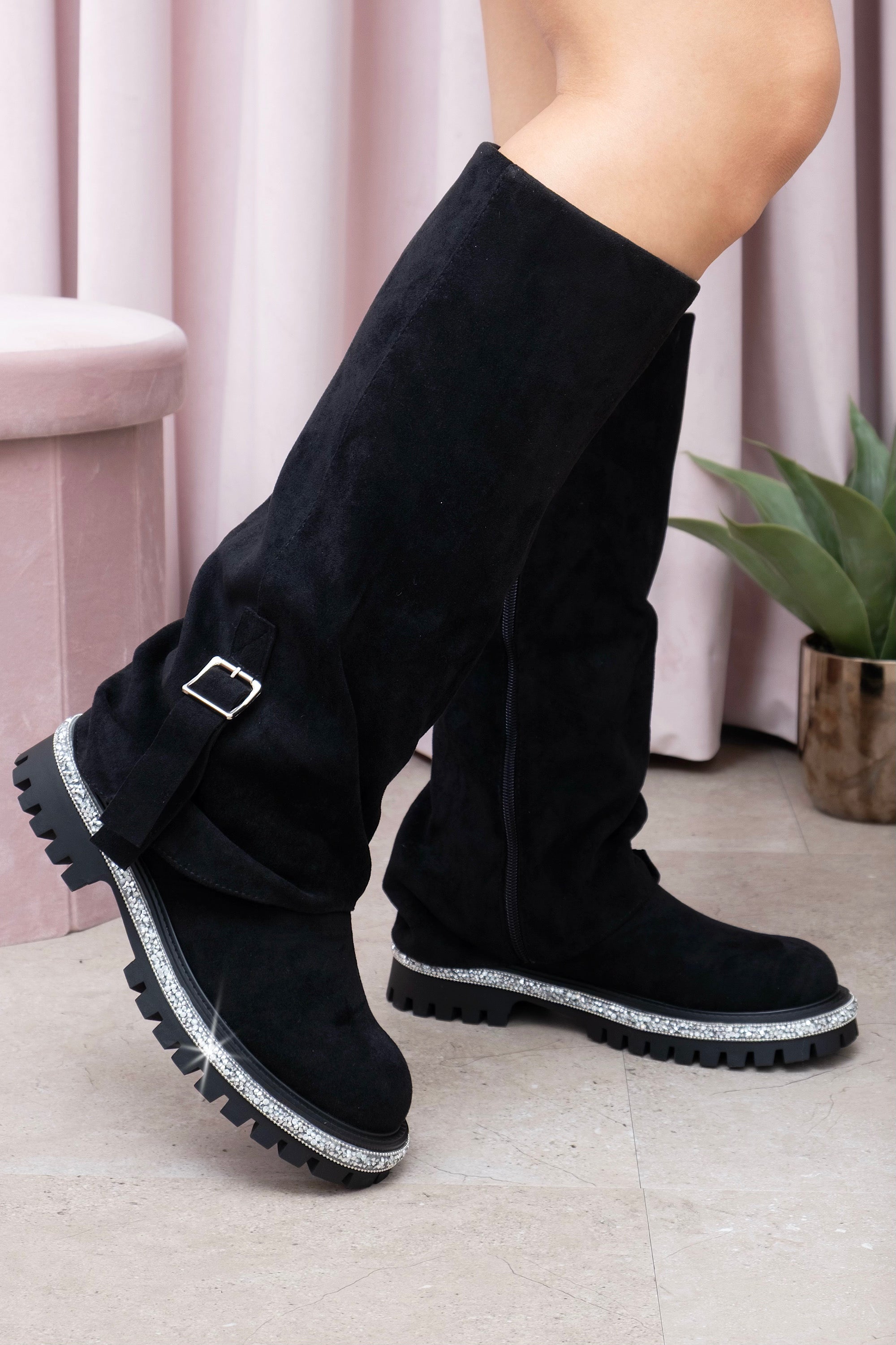Kristallen Trim Wild Obsession Knie Hoge Boots in zwart met chunky zool. 3