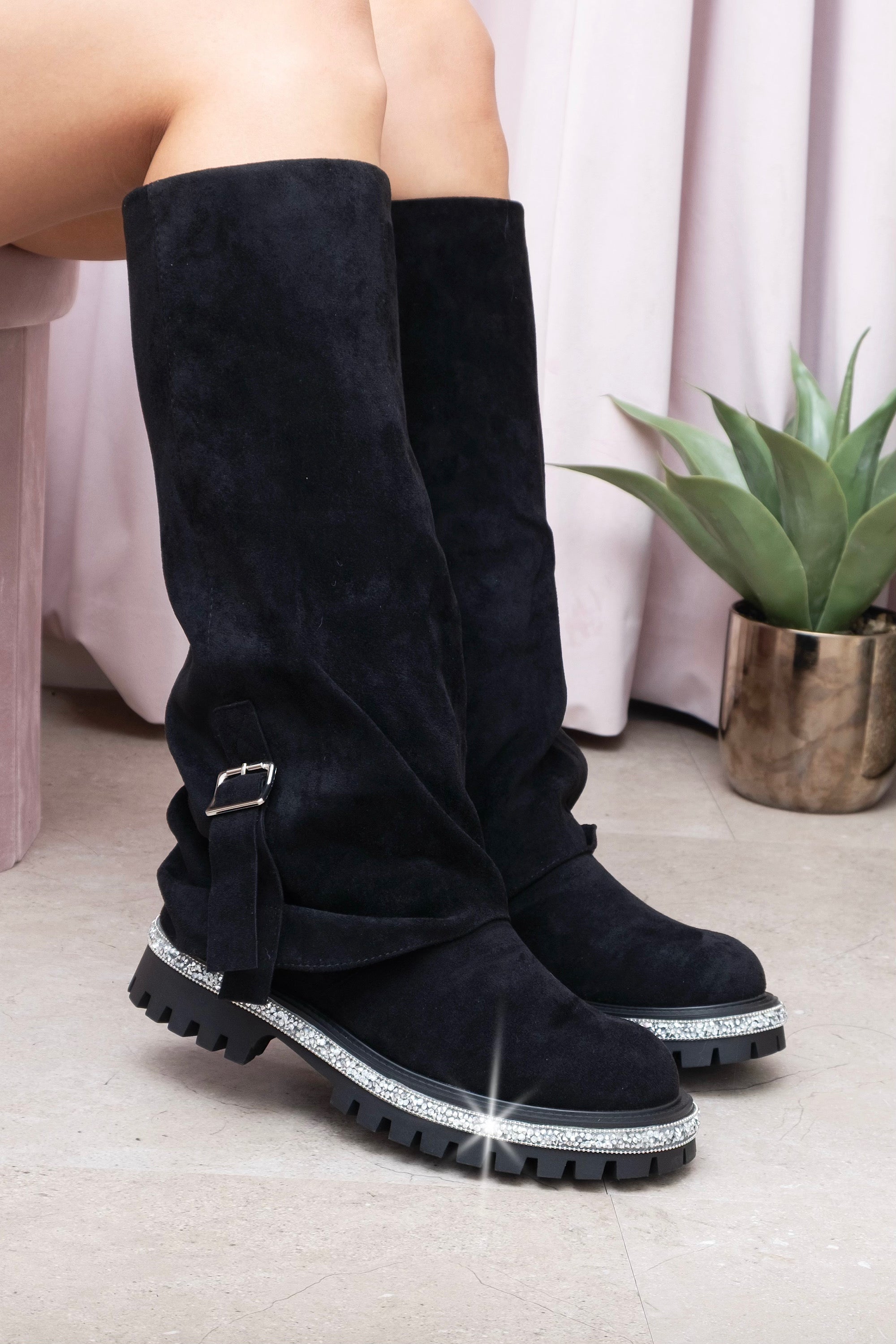 Kristallen Trim Wild Obsession Knie Hoge Boots in zwart met chunky zool. 5