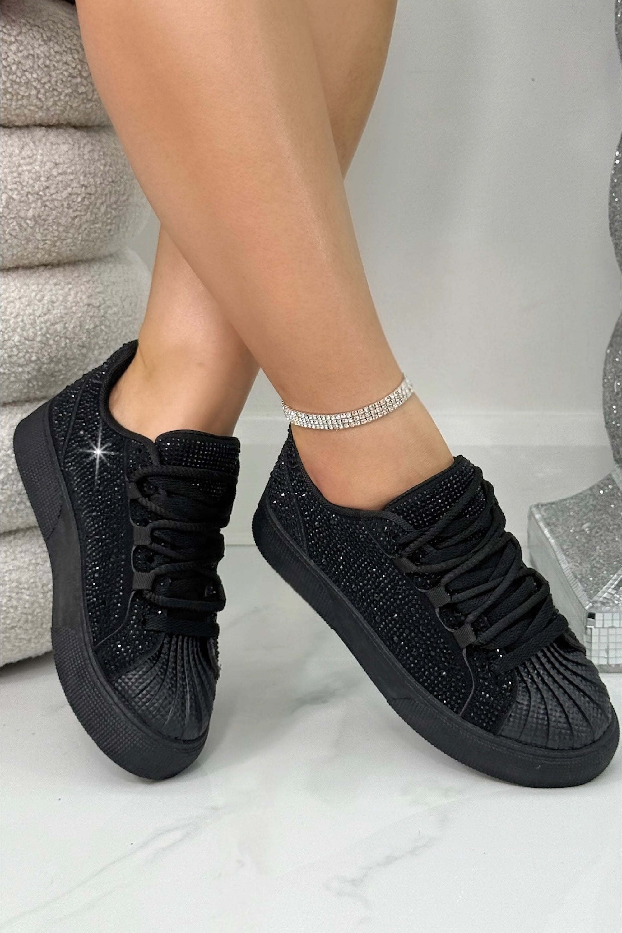Kristal Versierde Aura Lace-Up Sneakers in zwart voor dagelijks gebruik. 2