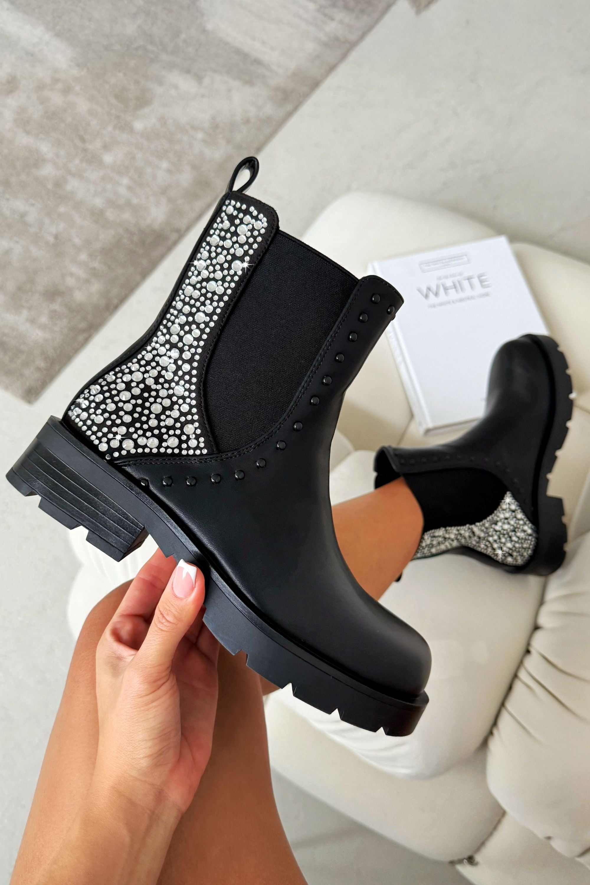 Kristallen achter Chelsea boots in zwart. 2