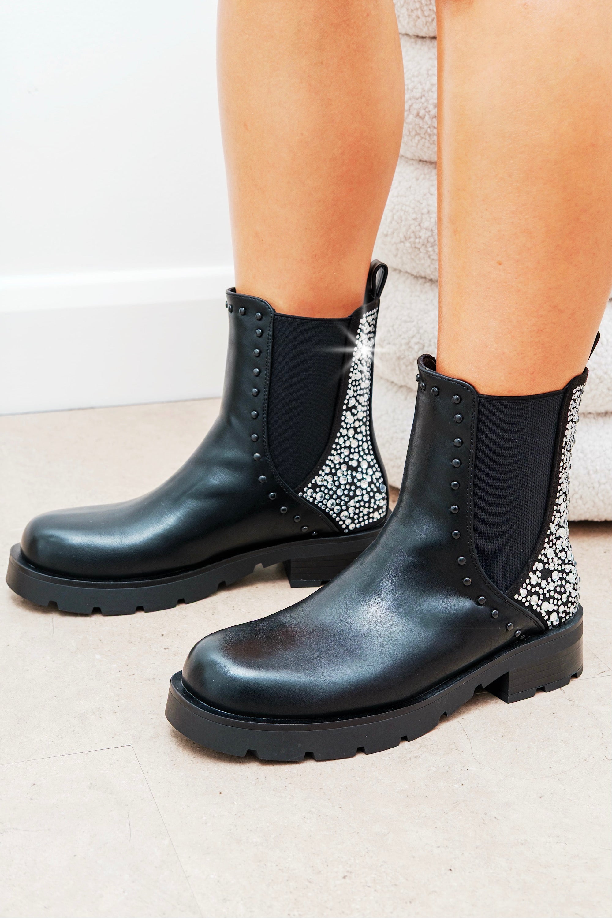 Kristallen achter Chelsea boots in zwart. 5