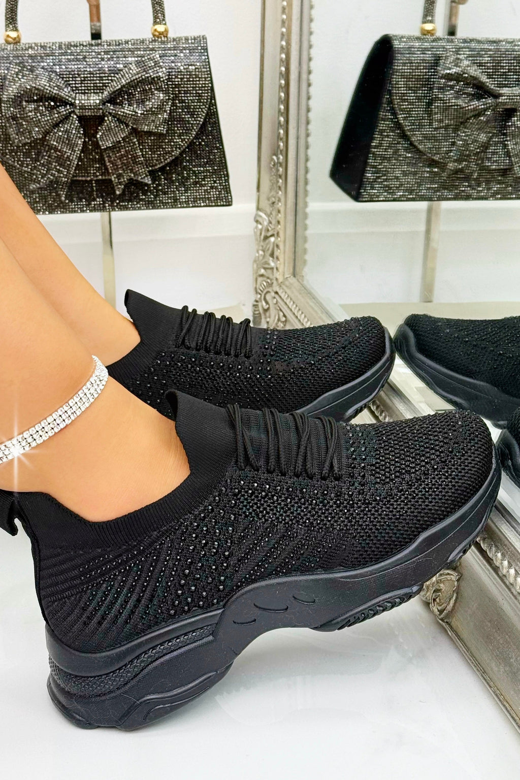 Kristallen Comfort Flexi Sneakers in zwart voor stijlvolle en comfortabele stappen. 2