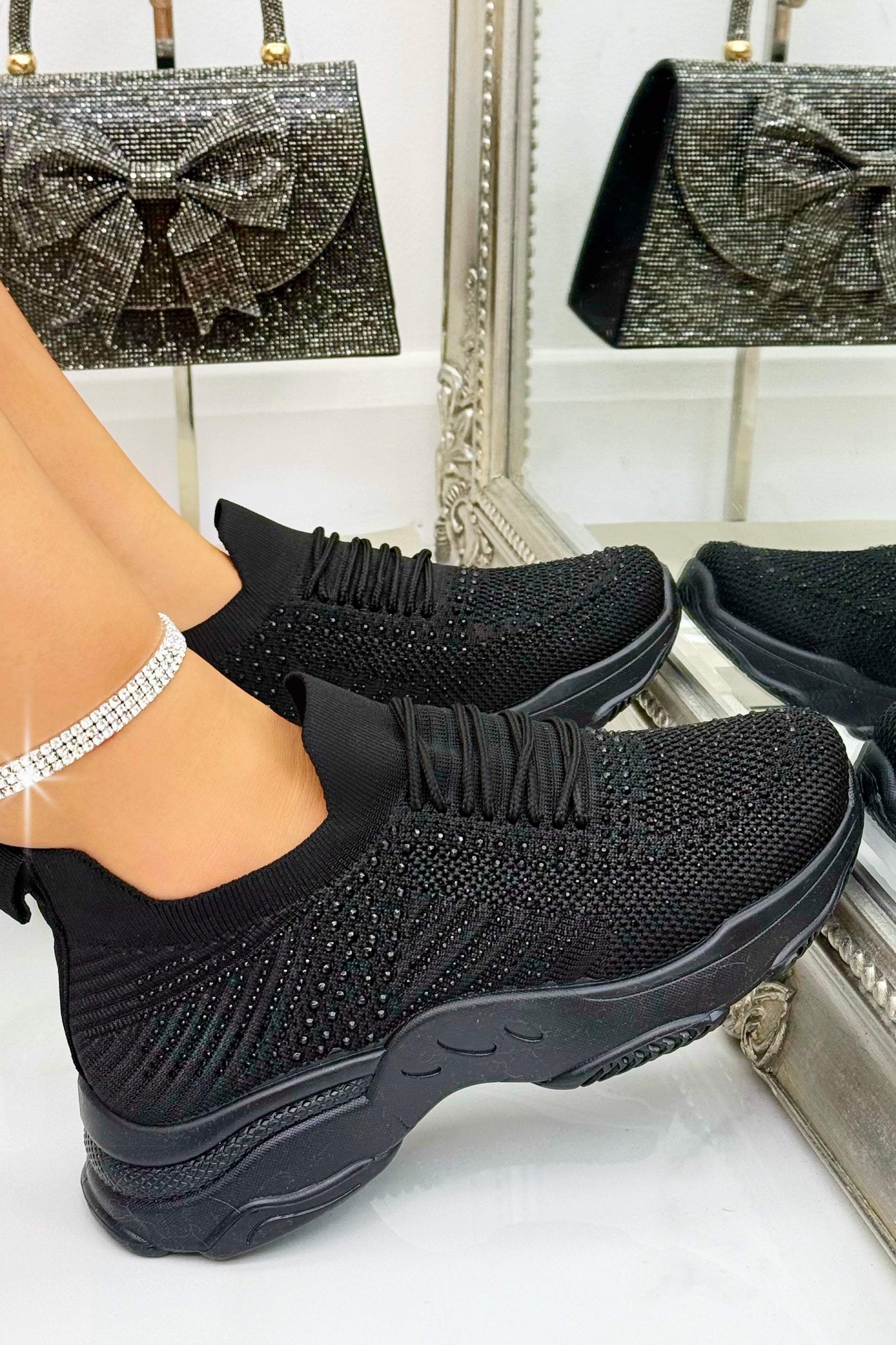 Kristallen Comfort Flexi Sneakers in zwart voor stijlvolle en comfortabele stappen. 2