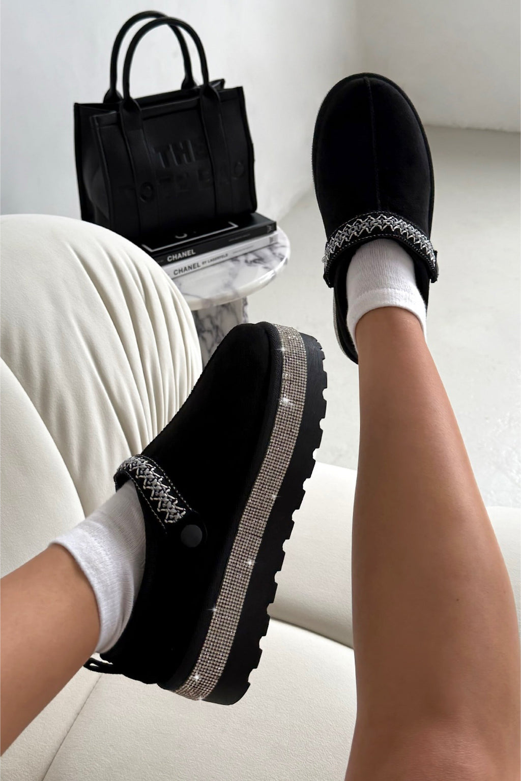 Elegante Kristallen Diamant Rand Faux Suede Slippers in zwart 2
