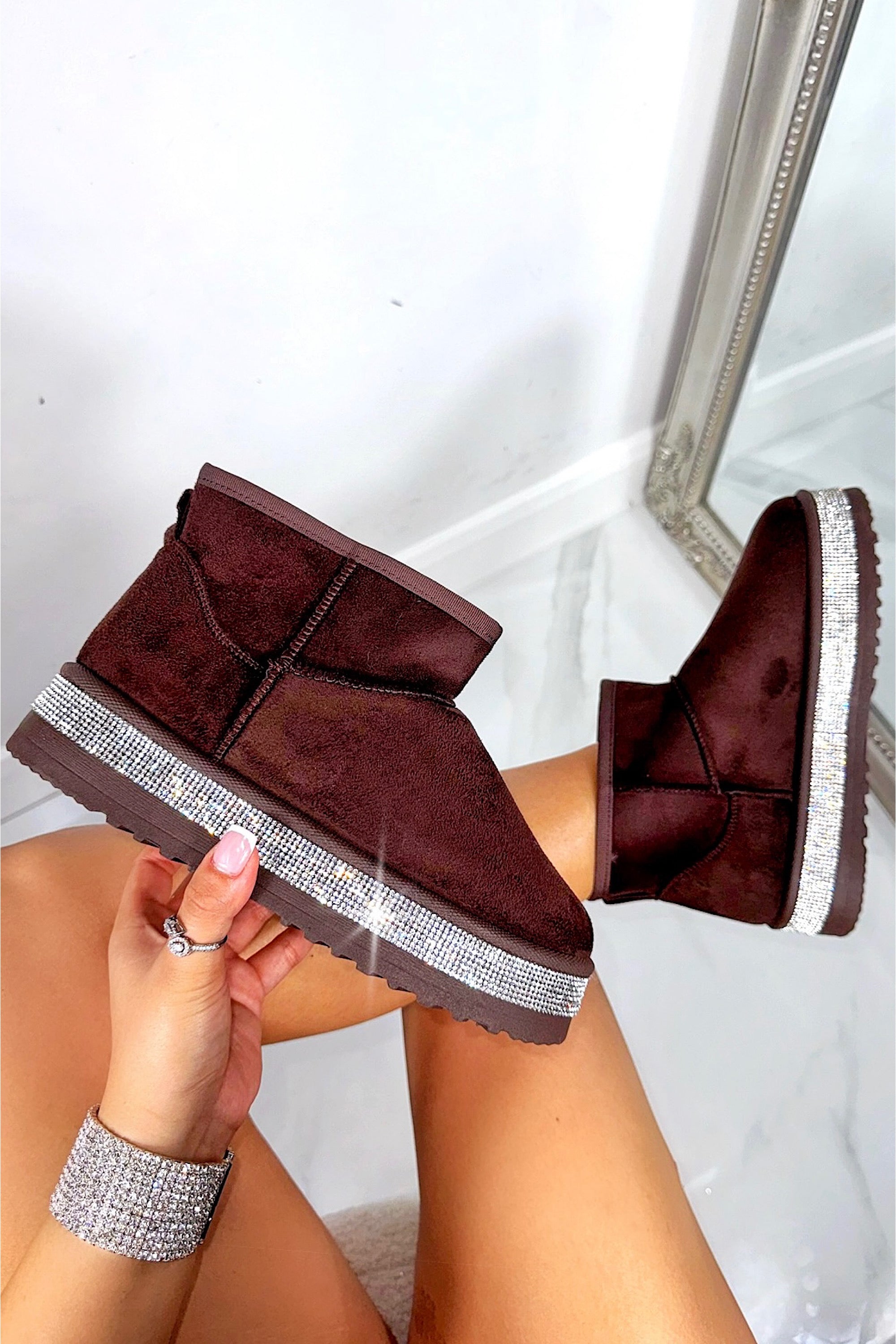 Kristallen Diamant Rand Gezellige Snug Mini Boots in bruin suede