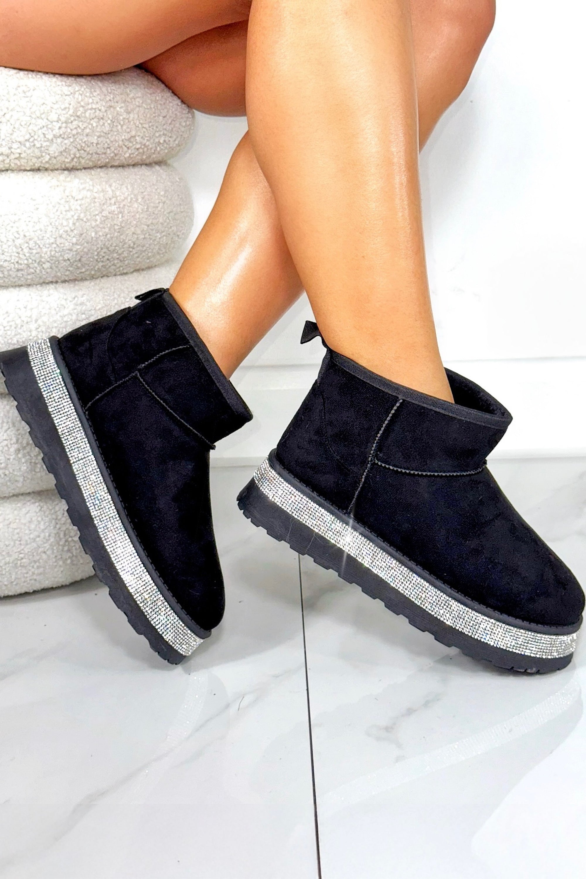Kristallen Diamant Rand Gezellige Snug Mini Boots in zwart voor dames. 2