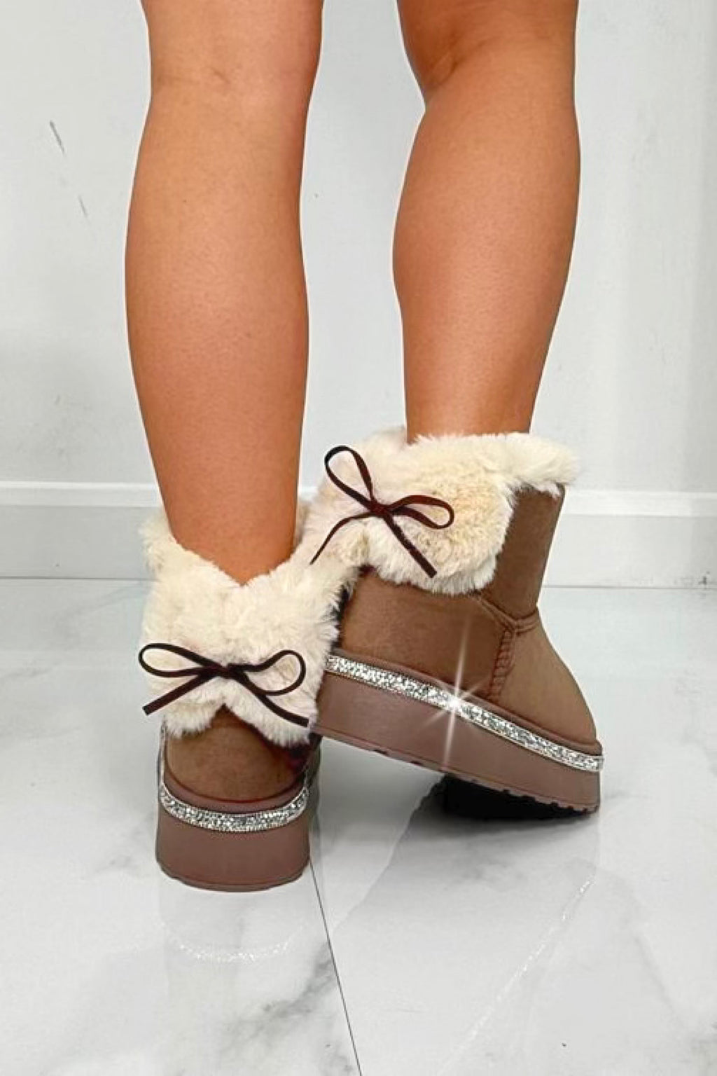 Kristallen Faux Fur Strik Snugg Boots in bruin met elegante strik 2