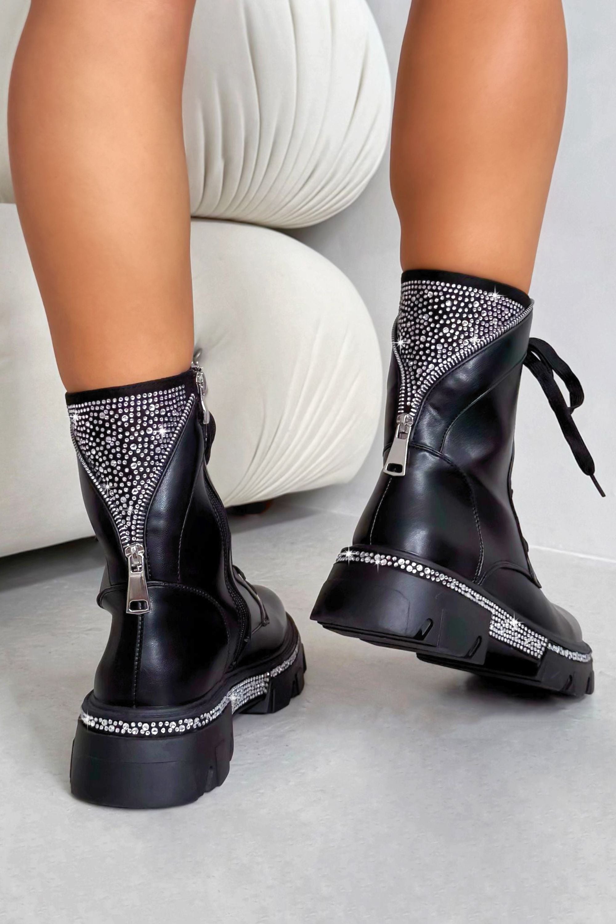 Kristallen Glamour Krijger Biker Boots in zwart met rhinestones.