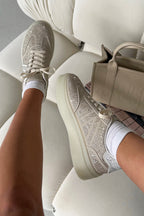 Kristallen Icon Trainers in Nude met diamante details. 2