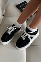 Kristallen Icon Trainers in zwart met diamanten details. 2