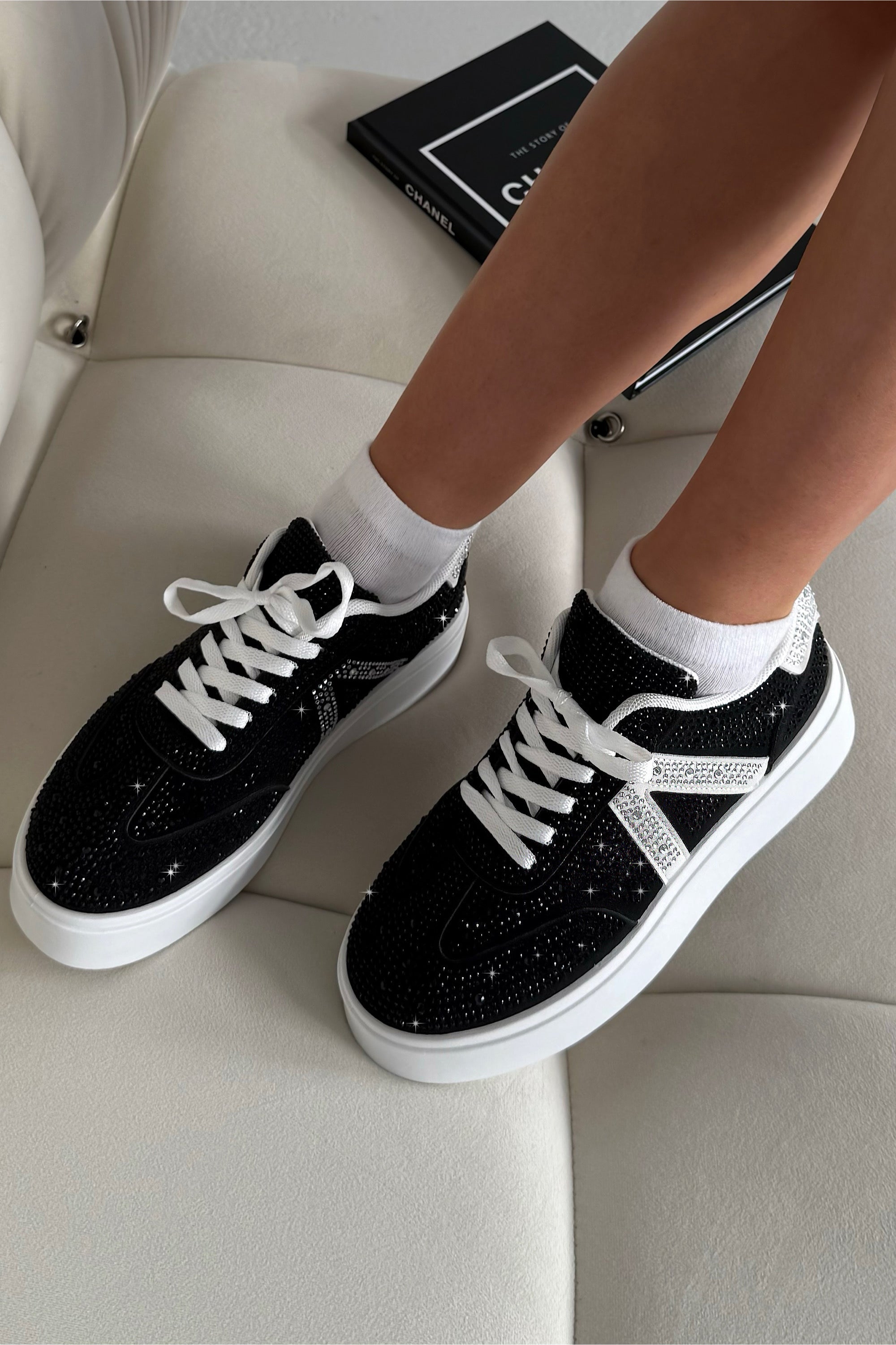 Kristallen Icon Trainers in zwart met diamanten details. 2