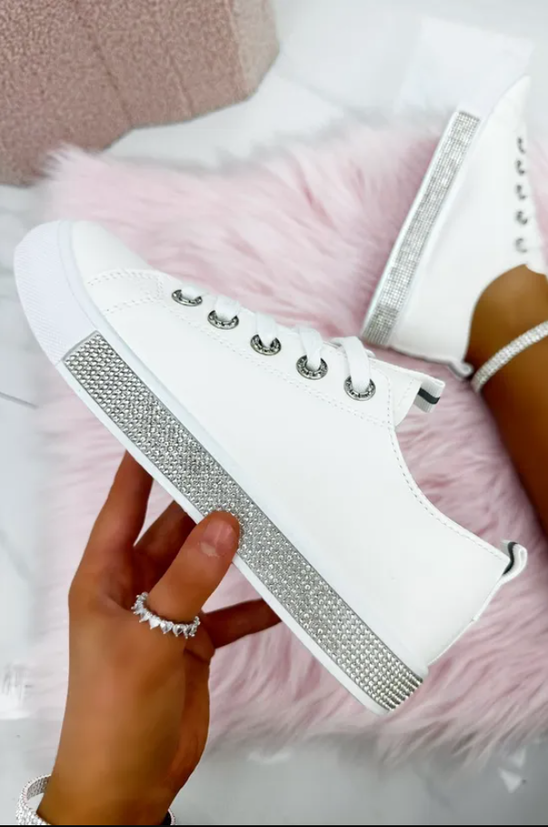 Sprankelende kristallen luxe sneakers voor elke gelegenheid.
