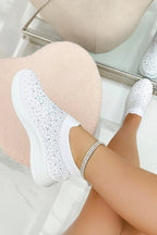 Kristallen Regenboog Drop Stretch Sok Trainers in Wit met glanzende afwerking.