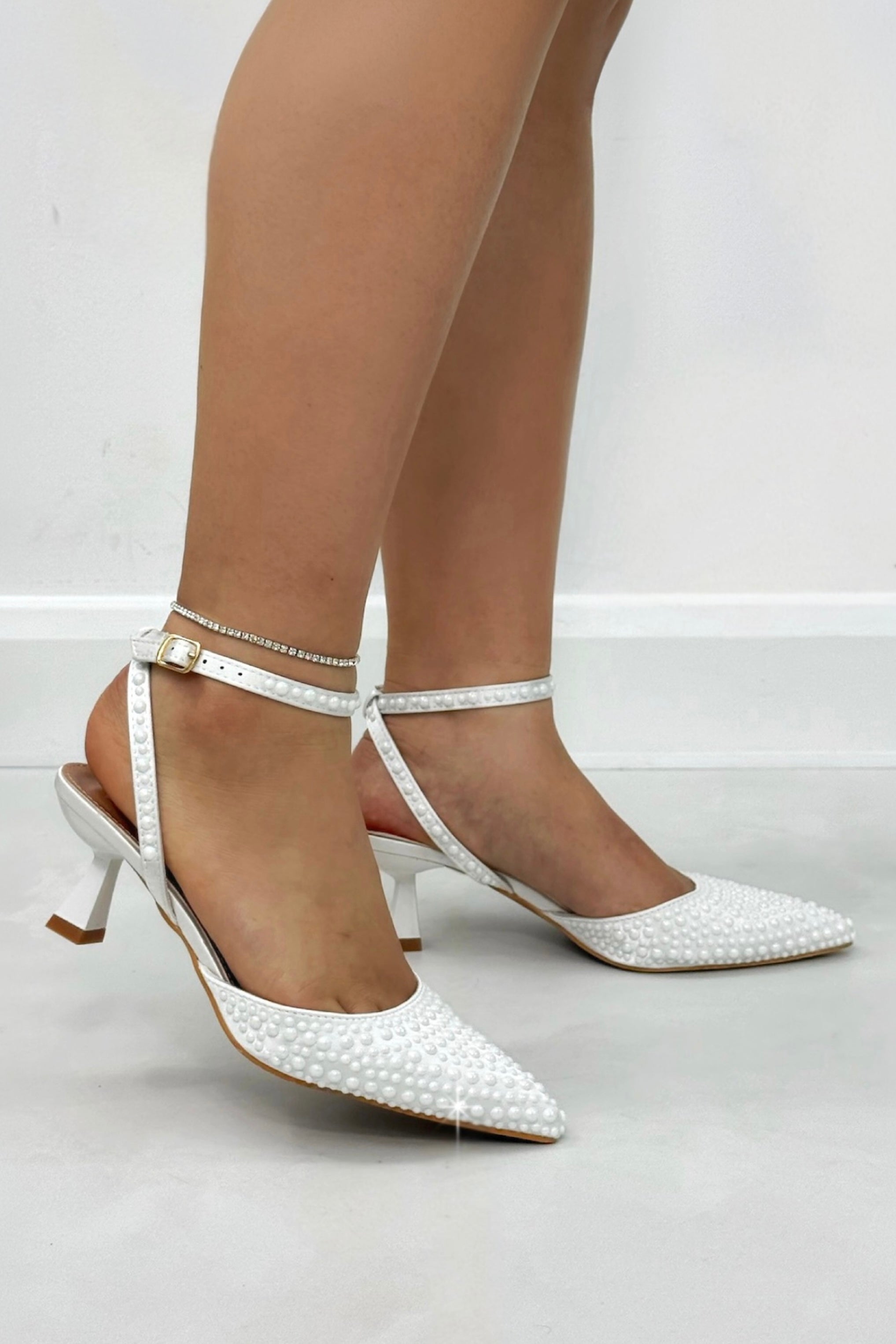 Kristallen schattige parels slingback kitten hakken in wit. 2