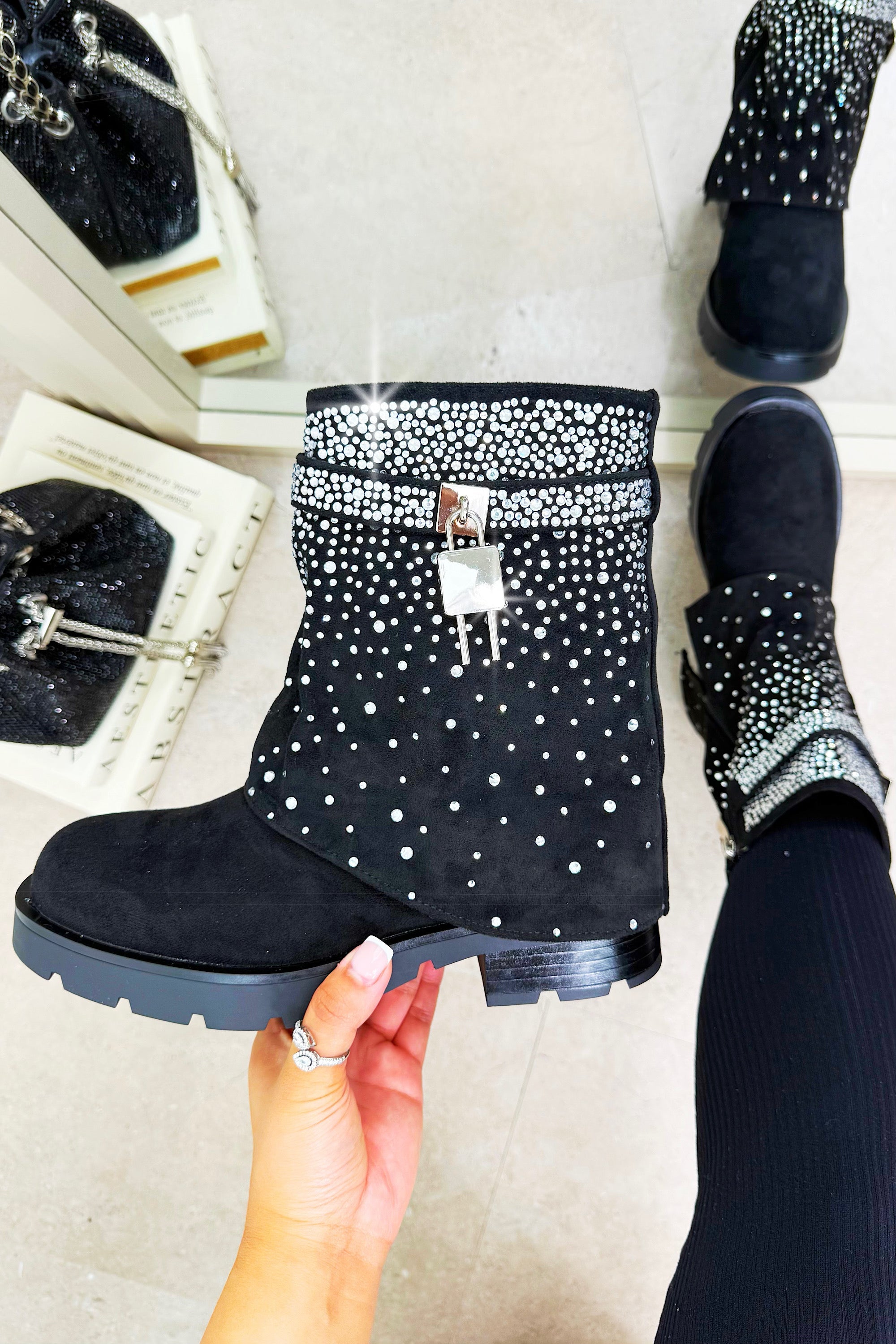 Kristallen Starlight Stride Boots in zwart met glamoureuze details. 2