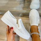 Elegante Kristallen Suède Rits Pumps in wit met decoratieve details. 4