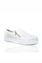 Elegante Kristallen Suède Rits Pumps in wit met decoratieve details. 9