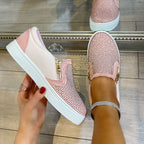 Glamoureuze Kristallen Suède Rits Pumps in roze met decoratieve details. 4