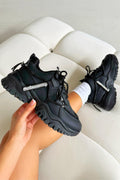 Kristallen Track Luxe Chunky Sneakers in zwart met sprankelende details.