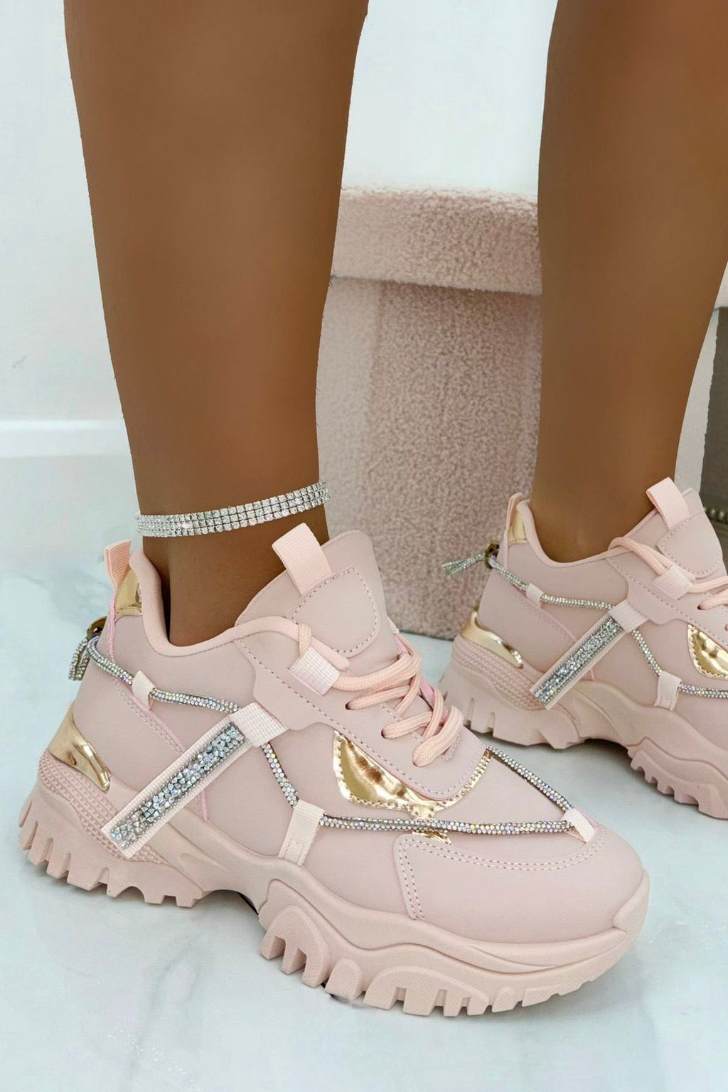Kristallen Track Luxe Chunky Trainers in babyroze met sprankelende details. 2