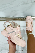 Kristallen Track Luxe Chunky Trainers in babyroze met sprankelende details. 3