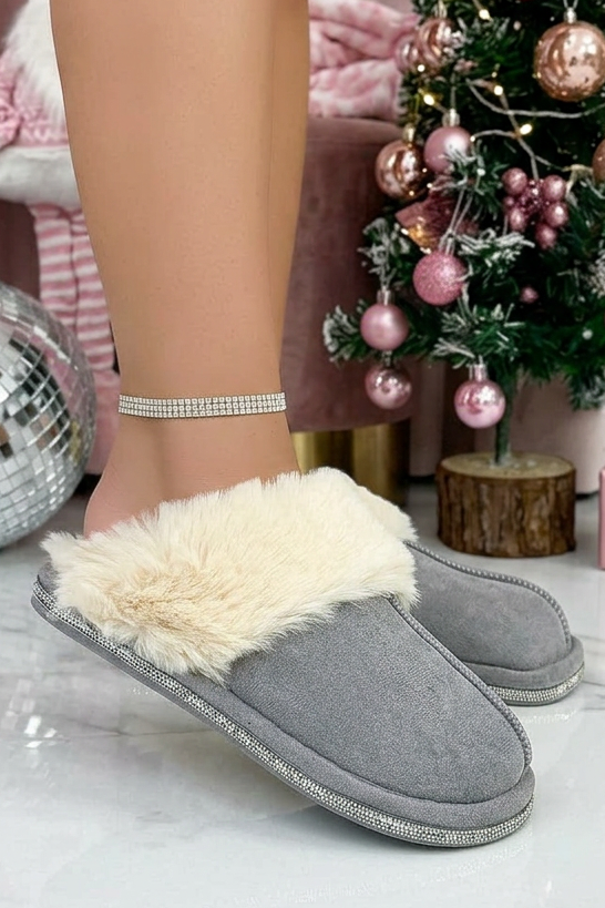 Luxe grijze slippers met kristallen trim en faux fur voering. 4