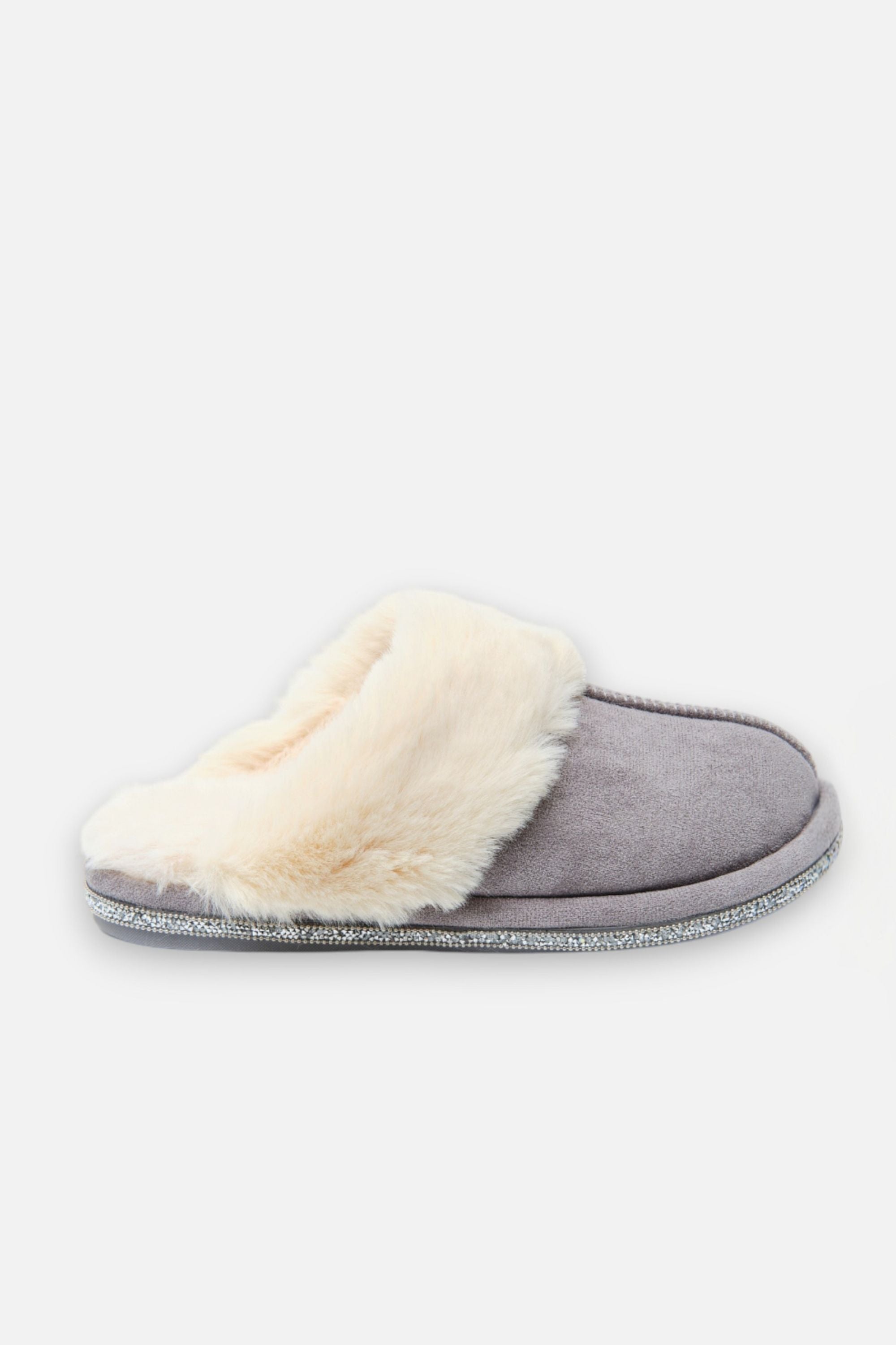 Luxe grijze slippers met kristallen trim en faux fur voering. 5