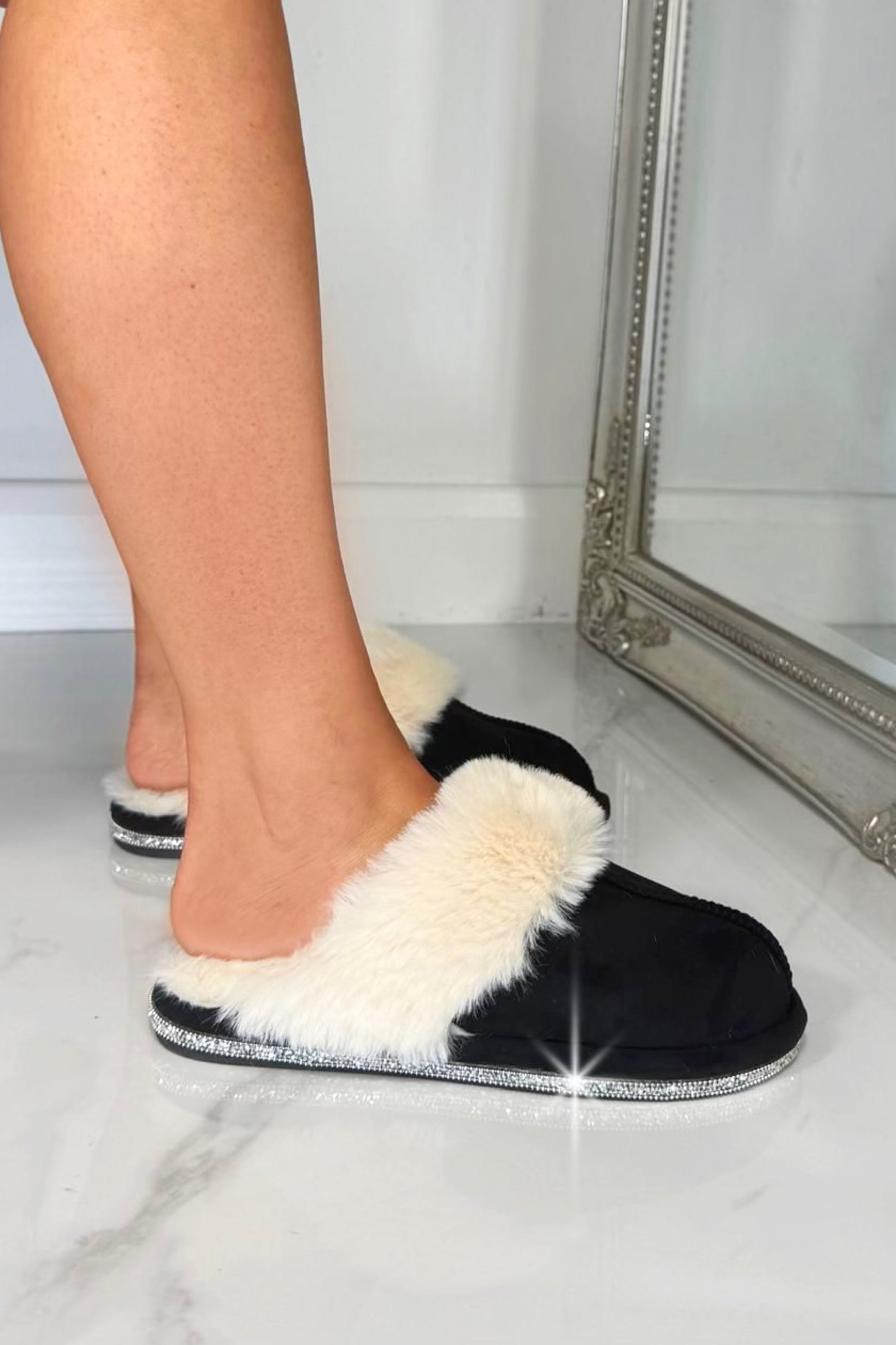 Kristallen trim gezellige slippers in zwart met faux fur 3