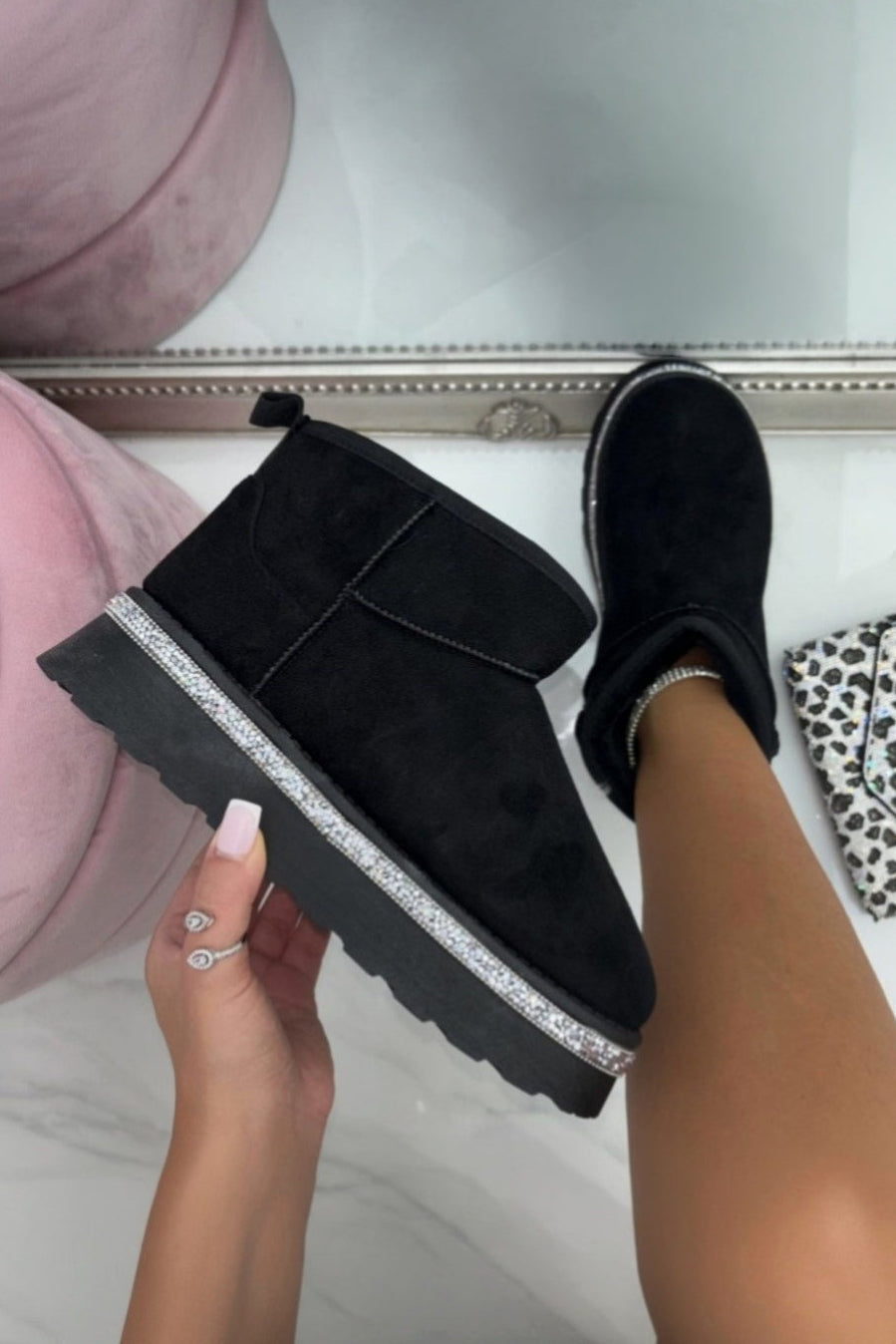 Glanzende kristallen trim platform ultra mini snugg boots in zwart 3