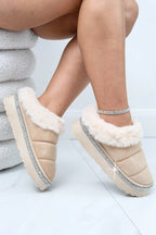 Elegante kristallen trim slippers in nude kleur. 6