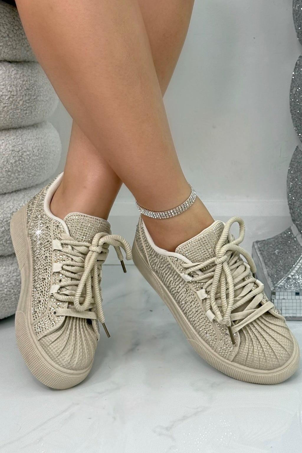Kristallen Versierde Aura Lace-Up Sneakers in Nude kleur