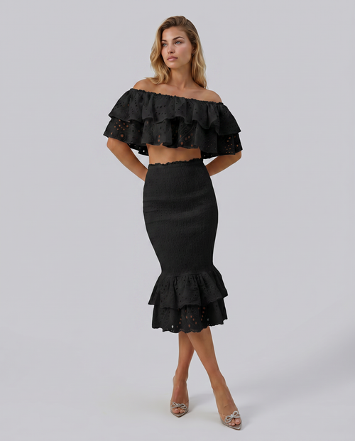 Liorah geborduurde ruffle top en midi rok set in zwart en wit.