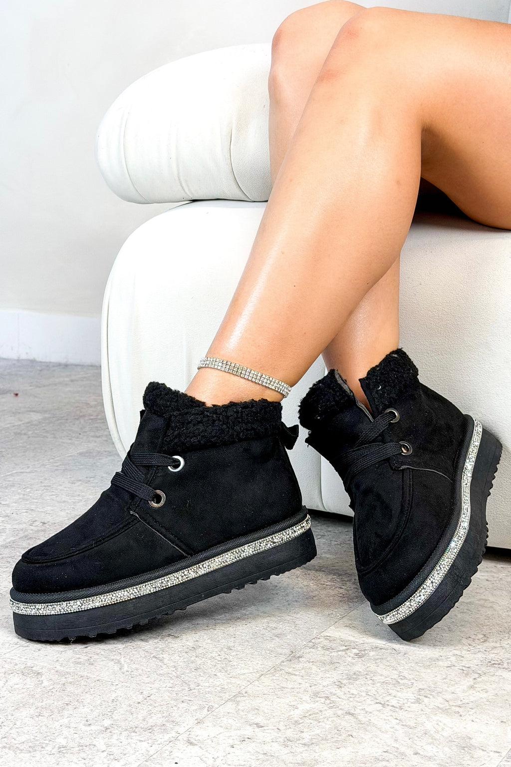 Kristallen Luxe Lodge Nep Bont Lined Boots in zwart voor dames.