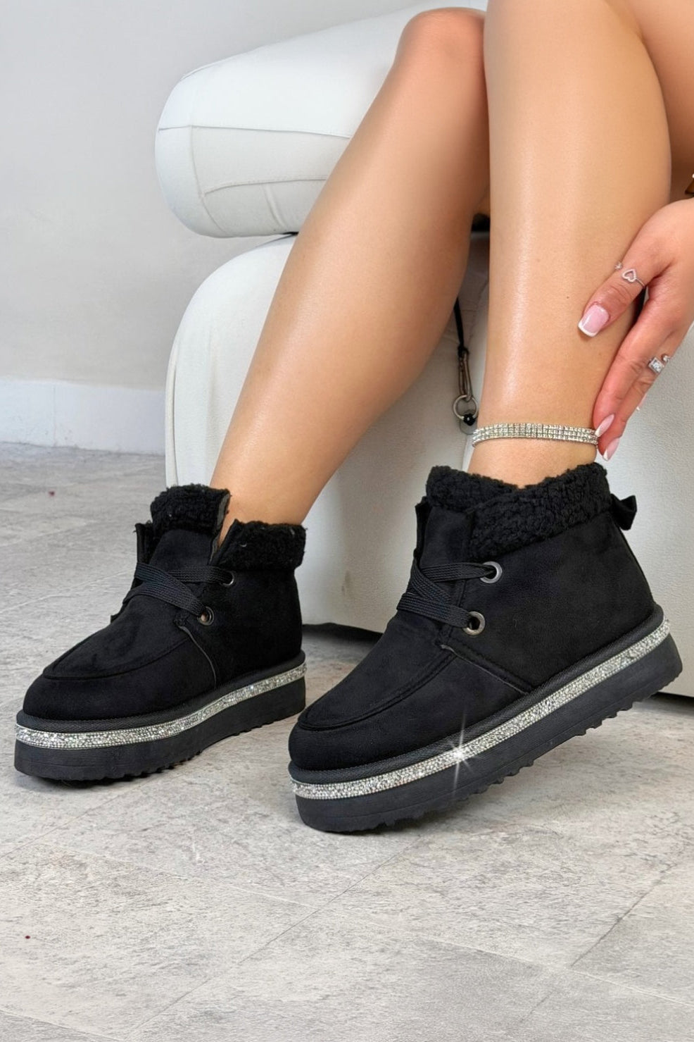 Kristallen Luxe Lodge Nep Bont Lined Boots in zwart voor dames. 2