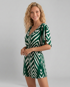Stijlvolle Ronda playsuit met geometrische print en V-hals. 11