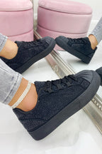 Sprankelende crystal trainers in zwart met dubbele veters en kristalversiering. 2
