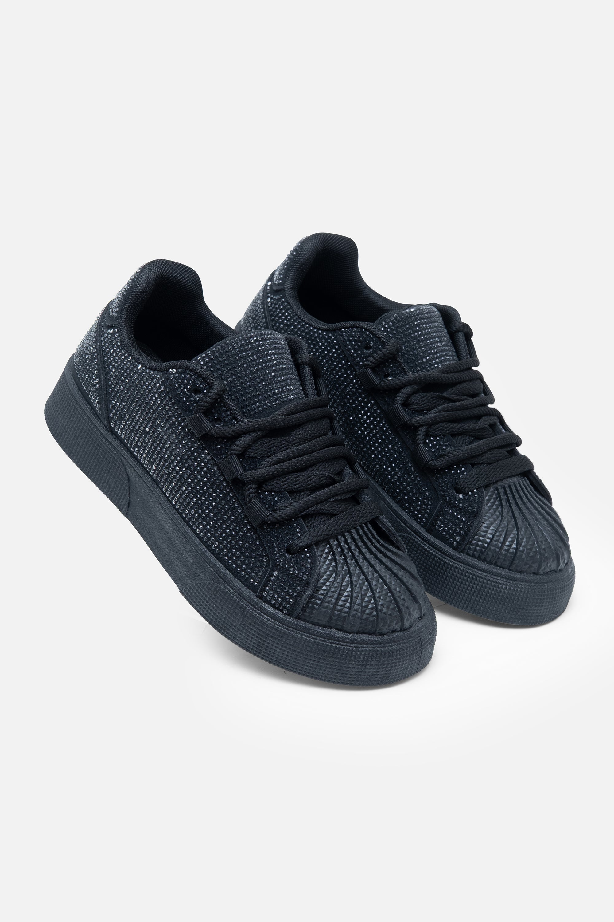 Sprankelende crystal trainers in zwart met dubbele veters en kristalversiering. 5