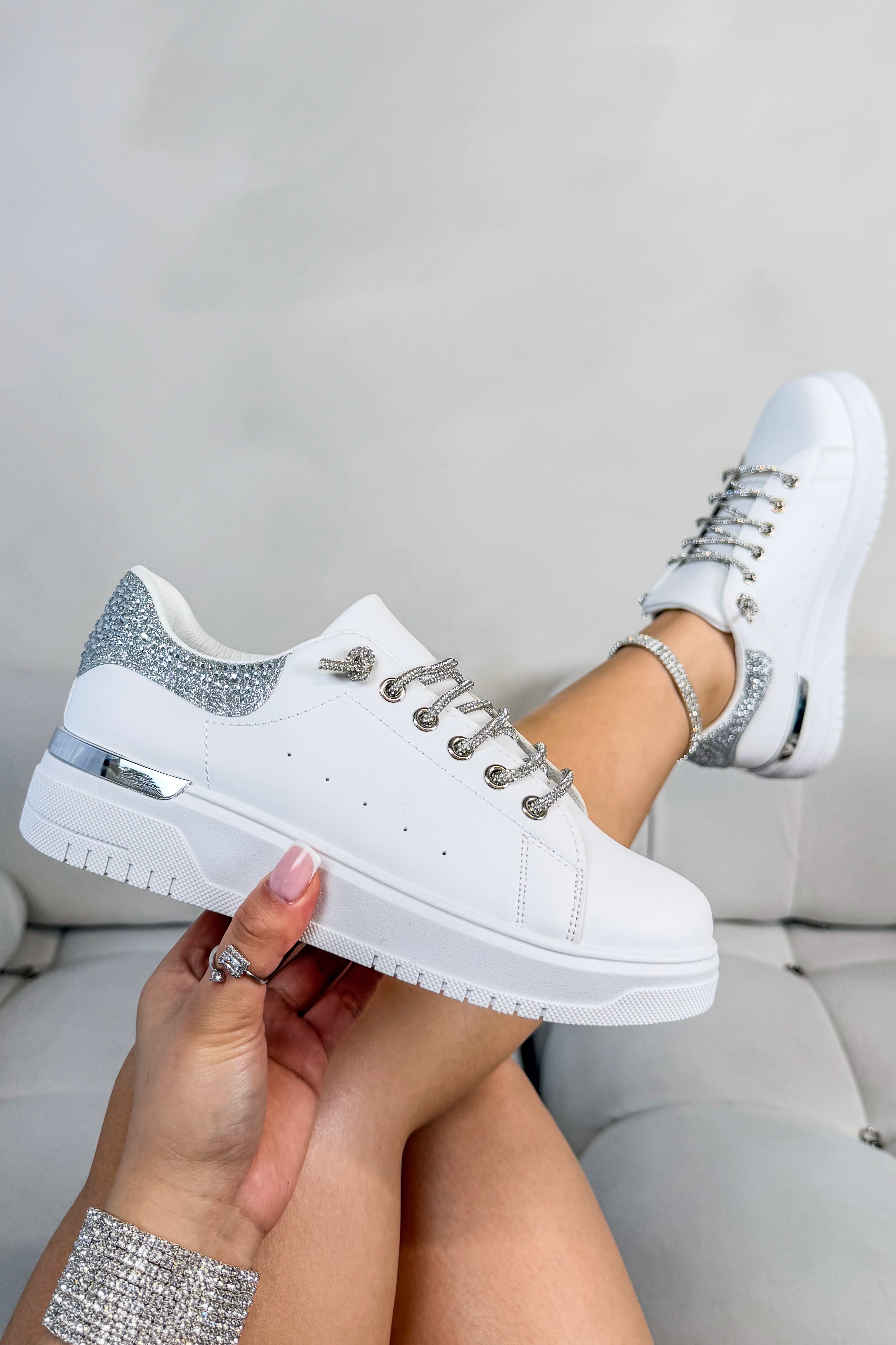 Sprankelende zilveren sneakers met glitter en veters